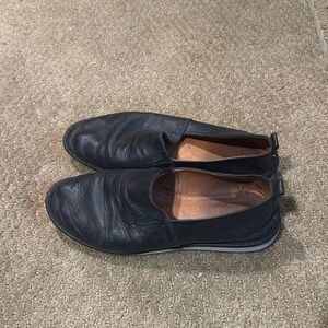 FRYE BLACK LEATHER LOAFERS